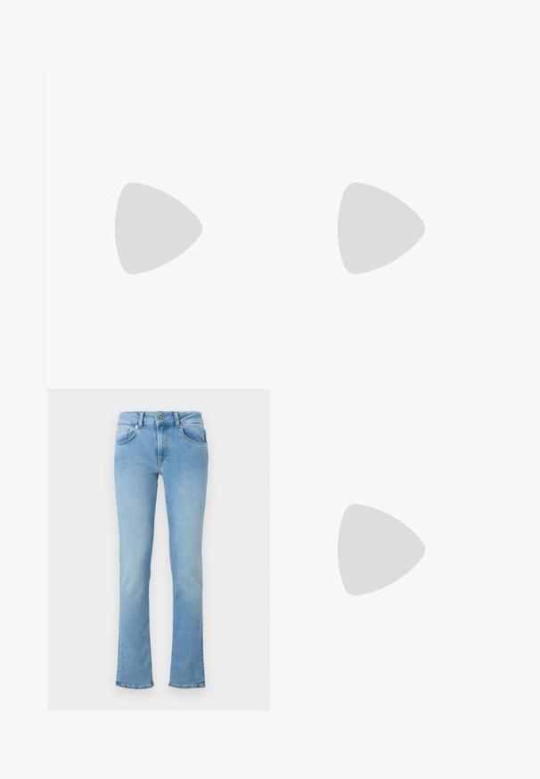 Zwart T-shirt met V-hals en kapmouwtjes, gemaakt van zacht materiaal, met een losse pasvorm en minimale stikdetail.; Lichtblauwe denim jeans met een strakke taille, uitlopende pijpen, een vijf-pocket ontwerp en een knoopsluiting. De stof heeft een zachte textuur.; Witte hoge canvas sneaker met witte veters, metalen oogjes, dikke rubberen zool en gestructureerde neuskap, naar links gericht op een witte achtergrond.; Zwarte leren handtas met een gebogen vorm, versierd met zilveren studs, voorzien van een ritssluiting en een enkele verstelbare schouderband.