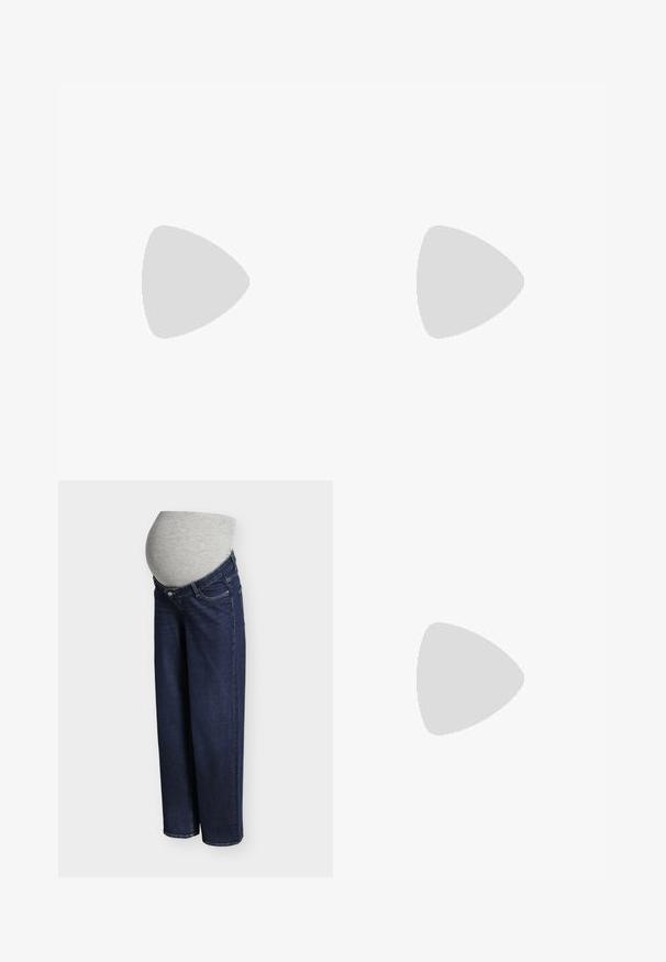 Top de maternidad beige con textura acanalada, mangas cortas abullonadas y cuello redondo, diseñado para acomodar una barriga en crecimiento.; Vaqueros de maternidad azul oscuro con una cintura alta y elástica de color gris diseñada para acomodar una barriga de embarazo.; Zapatilla beige con tres rayas negras, puntera redonda, suela de goma texturizada y parte superior lisa. Presenta un talón acolchado y un branding minimalista.; Pendientes de oro metálico con un diseño retorcido. Forma redondeada con una textura lisa y brillante y cierre de pasador. Anchura y profundidad considerables.