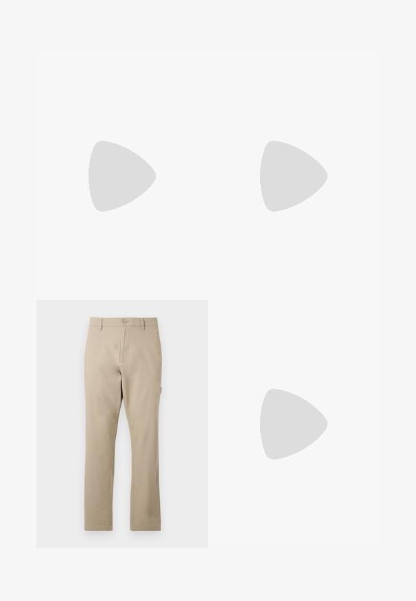 Lys grøn polo t-shirt med et tekstureret stof, korte ærmer, krave, to-knaps lukning og et broderet logo på brystet.; Beige bomuldsbukser i lige pasform med frontknaplukning og diskrete syninger. Glat tekstur, uden mønstre.; Sorte læder loafers med en struktureret finish, der har en dekorativ frontrem og en rundet tå. Gummisål for holdbarhed.; Sort læderbælte med en glat finition, udstyret med en rektangulær sort metalspænde og beige indvendig beklædning. Simpelt, klassisk design.