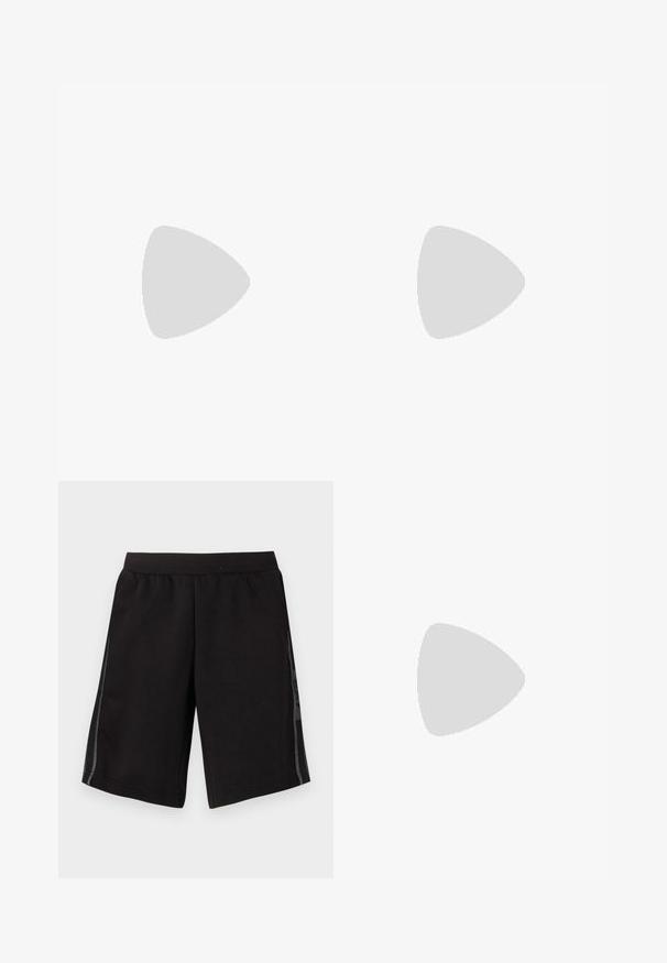 Camiseta de algodón blanca con mangas cortas y cuello redondo, con un pequeño logo negro en el lado izquierdo del pecho. Textura suave, diseño básico.; Pantalones cortos deportivos negros con cinturilla elástica, con paneles de malla lateral y un logo en la pierna izquierda. Textura de tela suave.; Zapatilla blanca con acentos de ante, puntera redondeada, cordones planos y suela de goma color crema. Presenta un logo verde en el talón.; Bolso de hombro negro cuadrado con cierre de cremallera, bolsillo delantero y correa ajustable con nombre de marca en relieve.
