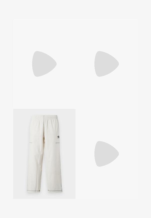 Sort langærmet T-shirt med hvidt trestribet design på ærmerne. Har rund halsudskæring og et lille hvidt logo på brystet.; Hvide atletikbukser med elastisk taljebånd, sidelommer og sort adidas-logo samt syninger som detaljer. Glat, letvægtsstof.; Sort lavtop sneaker med beige sål og snørebånd, "ALLSAINTS LONDON" logo på siden, svævende over poleret betongulv med glasblokvæg i baggrunden.; Sort Calvin Klein skuldertaske med lynlåslomme foran, præget "cK" logo og hvidt broderet mærkenavn.