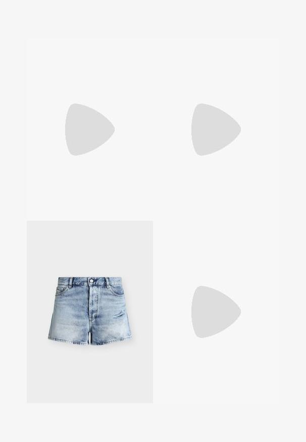 Noisy May NMBELLA HALTERNECK  - Top - black; Lyseblå denimshorts med knaplukning, bæltestropper, forlommer og en lille distressed plet på højre ben.; Sorte læder open-toe mules med en lav hæl. Har en glat overflade og et guld logo-prim på siden.; Sort læderhåndtaske med et buet topgreb, subtil diamantmønster og en aftagelig rem. Teksturen er glat med prægede detaljer.