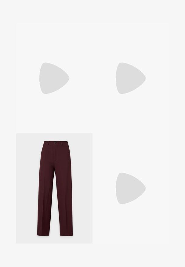 Crèmekleurige korte mouwen geribbelde crop top met ronde hals en JDY merklabel binnenin de kraag, weergegeven op witte achtergrond.; Donker bordeaux straight-fit broek met knoop- en ritssluiting, riemlussen en geperste vouwen, getoond tegen een effen achtergrond.; Glanzende donkerrode slingback pumps met hoge hak en puntige neus, gepresenteerd op een glanzend zilveren, getuft leren oppervlak.; Kleine zwarte glanzende handtas met twee lange hengsels en zijkant trekkoord details op een effen lichte achtergrond.