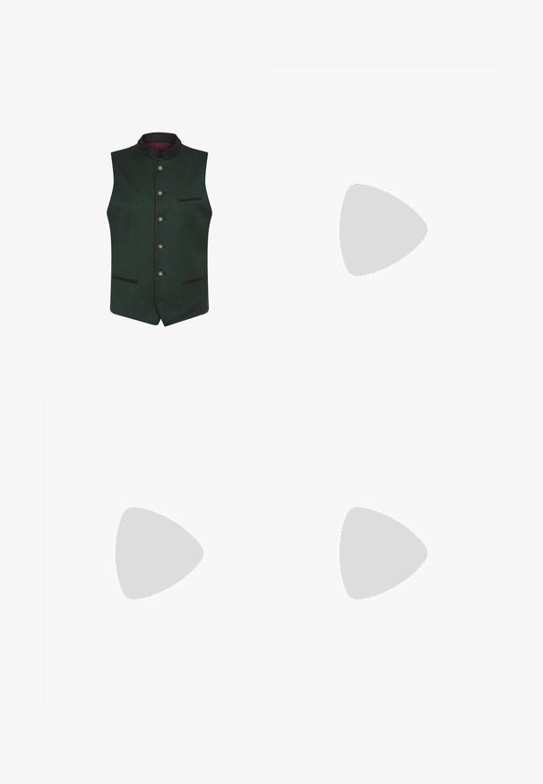 Gilet sans manches vert foncé avec bordure noire, cinq boutons argentés sur le devant et trois poches bordées de noir sur fond blanc.; Chemise blanche à manches longues avec un col mandarin, ornée de boutons argentés et d'un logo brodé bordeaux. Les poignets présentent un motif à carreaux rouge et blanc.; Lederhosen en suede noire avec des motifs floraux brodés, des bretelles réglables, des boutons en argent et des poches latérales. Accents en fil argenté.; Josef Seibel Derbies - moro