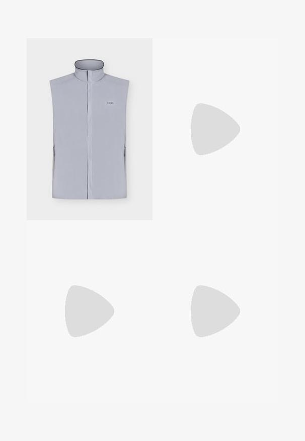 Lysegrå ærmeløs vest med høj krave, frontlynlås, sidelommer og lille "BOSS"-logo på venstre bryst.; Filling Pieces HANDSHAKE VINTAGE - Hættetrøje - black; Sorte cargo bukser med en afslappet pasform, der har sidelommer, plisseret frontdesign, justerbare ankelbind og er lavet af slidstærkt stof.; Calvin Klein Jeans EVA RUNNER LACE - Sneakers - bright white/black