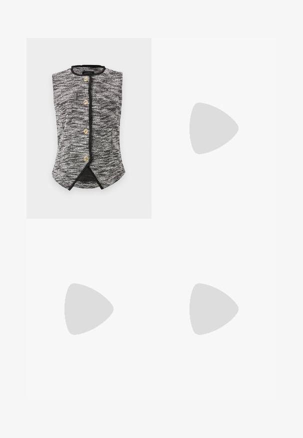 Veste sans manches texturée noire et blanche avec un col rond et quatre boutons décoratifs dorés sur le devant.; Blouse blanche à manches longues avec un col rond, des détails plissés et une fermeture à boutons sur le devant. Fabriquée en tissu léger et texturé.; Pantalons noirs ajustés avec une coupe droite, fabriqués dans un tissu lisse. Présentent une taille plate et des poches latérales.; Mocassin en cuir verni noir à petit talon bloc, détail chaîne dorée sur le dessus, bout pointu et doublure intérieure marron.