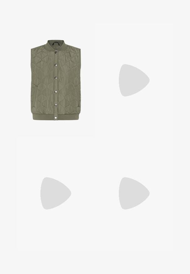 Hihaton oliivinvihreä tikattu liivi, jossa on painonapit, ribbineuloskaulus ja helma sekä sivutaskut.; Kevyt, läpikuultava blouse, jossa on kukkakuosi sinisen ja harmaan sävyissä vaaleancremellä taustalla. Varustettu pitkillä hihoilla, jotka voidaan kääntää ylös, ja pystykauluksella.; Beiget collegehousut, joissa on rento istuvuus, joustava vyötärönauha, taskut ja pieni musta "self."-logo vasemmalla puolella. Pehmeä pinta.; Beiget mokkanahkaiset loafersit, joissa on teksturoitu päälliosa, pyöreä kärki ja paksu, uurrettu kumipohja. Koristeellista ompelua ja minimalistinen muotoilu.