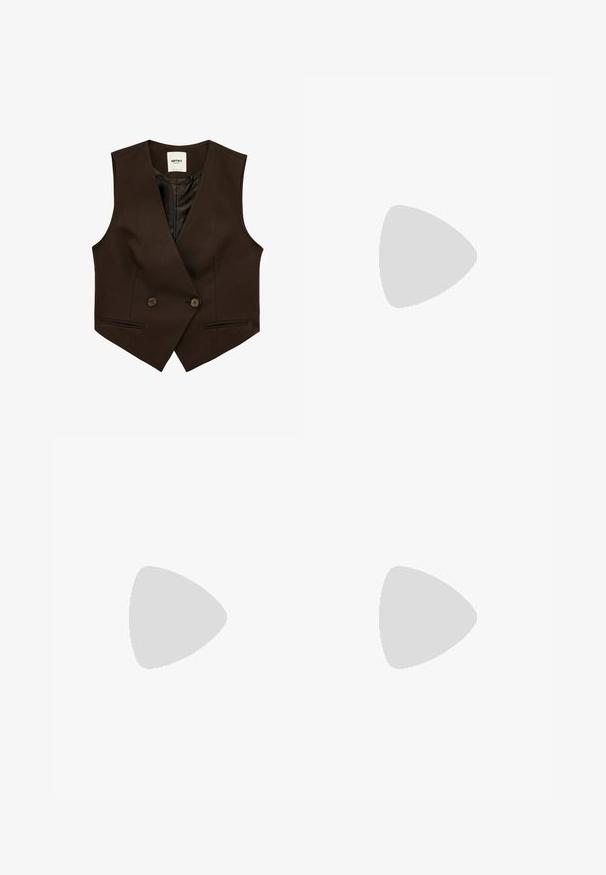 Mørkebrun ærmeløs vest med to forreste knapper og to små horisontale lommer, foret indvendigt, mærket Koton Business.; Mørkebrun ribbet turtleneck sweater med en tæt siddende krave og lange ærmer, der har en struktureret tekstil og lige kant.; Brune vævede bredbenede bukser med høj talje, frontfolder og knapdetalje. Glat tekstur med en skræddersyet design.; Brune læder dress sko med brogue-detaljer, snørebånds lukning, rund tå og en lav stablet hæl. Poleret finish og indviklede perforeringer.