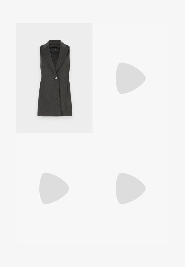 Blazer sans manches gris charbon avec un col cranté, fermeture à un bouton argenté unique et poches latérales. Tissu texturé avec une coupe ajustée.; Haut noir à col roulé côtelé avec des manches longues. Fabriqué en tissu extensible avec une coupe ajustée et un col montant. Design simple sans embellissements.; Jupe A-line en laine noire avec une taille mi-haute, présentant des coutures diagonales et une texture lisse, tombant juste en dessous du genou.; Botte en cuir noire mi-mollet avec un bout pointu et un talon bas incliné sur un fond clair uni.