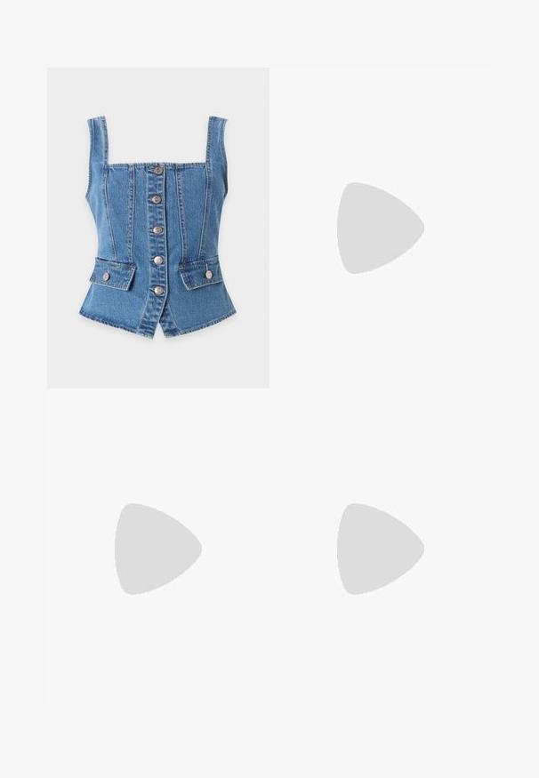 Veste en jean bleu sans manches avec des boutons à l'avant et deux poches à rabat sur un fond blanc uni.; Chemise en denim bleu clair avec un col pointu, une patte de boutonnage à l'avant et des manches longues bouffantes. Texture lisse avec un ourlet arrondi.; Jean en denim bleu à jambes larges avec bouton et fermeture éclair à l’avant, passants de ceinture et poches, présenté sur fond blanc.; Escarpin slingback en cuir verni bordeaux avec bout pointu, fine bride à la cheville et petit détail décoratif de boucle. Texture lisse et talon haut.