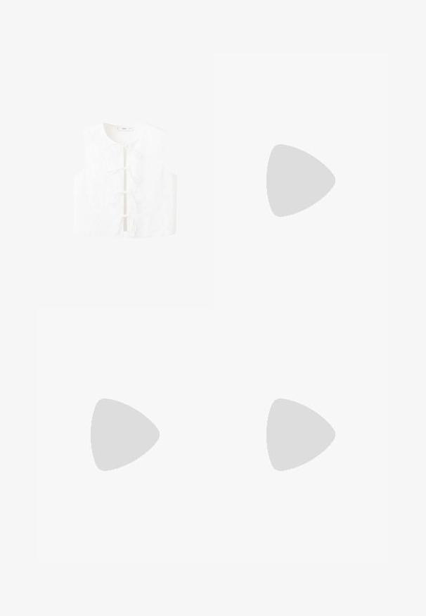 Blouse blanche sans manches avec broderie florale, encolure ronde et liens à l'avant pour la fermeture. Texture lisse avec une coupe décontractée.; Débardeur en coton blanc avec un décolleté arrondi, sans manches et ajusté. Texture lisse, design uni et détails de couture minimaux.; Pantalon blanc taille haute à jambes larges avec ceinture en tissu assortie et poches latérales, présenté sur un fond blanc uni.; Mule en cuir marron à bout ouvert, avec un talon kitten bas et fin et une semelle intérieure rembourrée, présentée sur fond blanc.