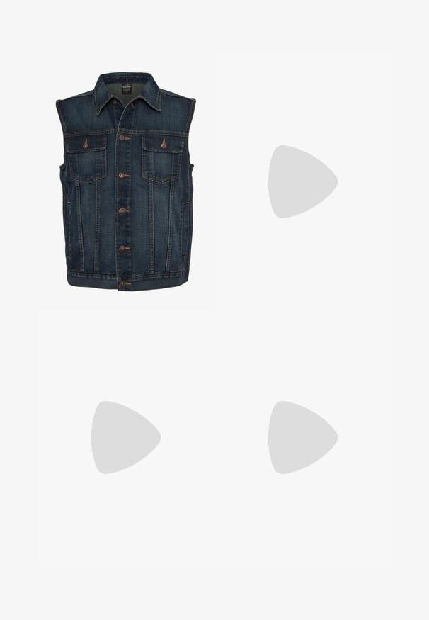 Donkerblauw mouwloos spijkervestje met bruine knopen aan de voorkant en twee borstzakken met knopen.; Lichtblauwe denim overhemd met knopen en lange mouwen, puntkraag en een klein logo op de linkerborst. Heeft een ontspannen pasvorm en een klassiek ontwerp.; Donkerblauwe denim jeans met een hoge taille, rechte pijpen, contrasterende stiksels en opgestikte zakken aan de voorkant.; Kazar ALID - Veterboots - brown