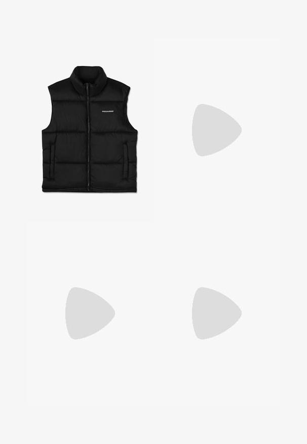 Chaleco acolchado negro con cuello alto, cierre frontal de cremallera y bolsillos laterales. Presenta una textura suave y un logo en la parte superior izquierda.; Sudadera negra lavada con cremallera parcial, bolsillo canguro, puños y dobladillo acanalados, y pequeño logo "A C W" en el pecho.; Pantalones cargo en tela gris oscuro con cintura elástica, múltiples bolsillos cargo, bajos con cordón y una textura suave.; Zapatillas altas negras hechas de cuero texturizado, con suela de goma gruesa con patrones de tracción y diseño de cordones. Acabado en rojo en la lengüeta.