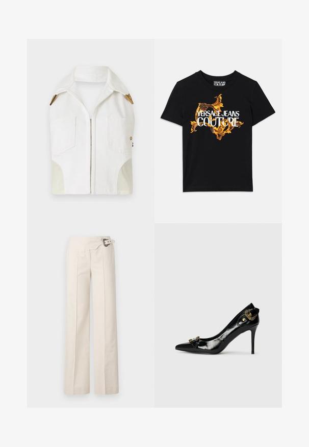 Veste sans manches blanche avec un col pointu, des accessoires en ton or, deux poches avant et un panneau beige contrastant sur les côtés.; T-shirt en coton noir avec le texte blanc "VERSACE JEANS COUTURE" et un design doré orné entourant le texte, manches courtes, col rond.; Pantalons larges en tissu crème avec une surface texturée. Présente des plis latéraux et une ceinture décorative avec une boucle circulaire.; Chaussure à talon haut en cuir verni noir avec un bout pointu, un détail nœud à l'avant et un accent décoratif en métal doré à l'arrière.