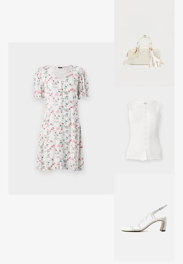 Ärmelloses weißes Ripp-Top mit rundem Ausschnitt und einer mittigen Reihe kleiner, mit Stoff bezogener Knöpfe.; Blumenbekleidungs Kleid mit kurzen Ärmeln aus leichtem Stoff, mit einem V-Ausschnitt, Knopfdetail und einem Muster aus rosa und blauen Blumen auf weißem Grund.; Weiße Riemchensandale mit quadratischer Spitze, schlanken Seitenriemen, Knöchelschnalle und geschwungenem Blockabsatz mit schwarzem Sohlenrand.; Weiße Ledertasche mit goldfarbenen Beschlägen, kurzen Griffen und abnehmbarem Riemen. Verziert mit dekorativem Sternanhänger und Bandakzenten.