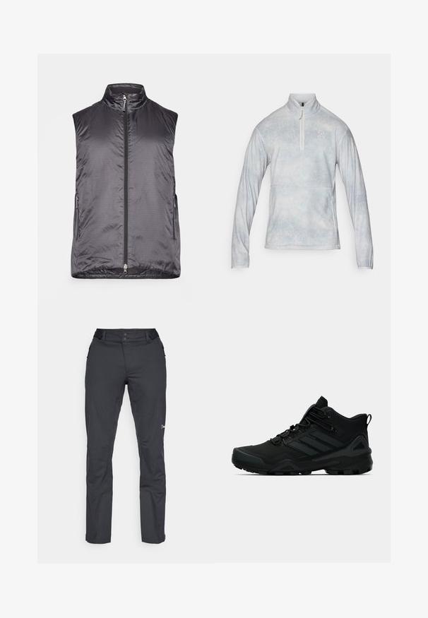 Houdini VEST - Γιλέκο - true black; Ανοιχτό γκρι πουλόβερ με κλείσιμο quarter-zip, με μαλακή, υφαντή επιφάνεια και απαλό μπλε μαρμάρινο σχέδιο. Διαθέτει όρθιο γιακά και λεπτομέρειες με λογότυπο.; Berghaus RIDGE ROAMER - Παντελόνι εξωτερικού χώρου - black; Μαύρο ψηλό πεζοπορικό παπούτσι με υφή στη σόλα, κορδόνια μπροστά και λογότυπα στις πλάγιες ρίγες πάνω σε απλό ανοιχτό φόντο.