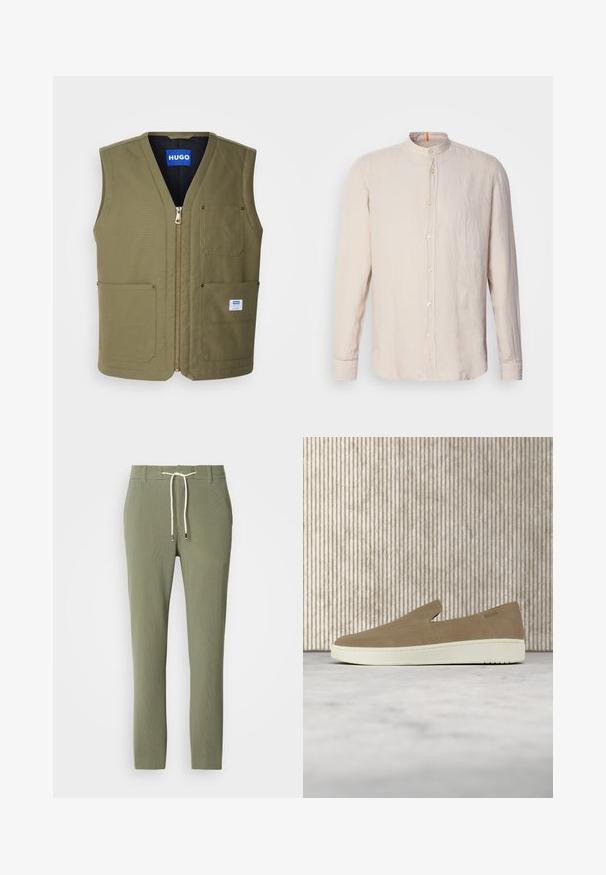 Olivgrünes ärmelloses Vest mit Reißverschluss vorne, zwei großen Vordertaschen und einem kleinen Etikett unten rechts. Strukturierter Stoff mit einem klaren Design.; Hellbeige Leinenhemd mit langen Ärmeln und Stehkragen, vorderer Knopfverschluss und subtiler Textur. Mit orangefarbenem Akzent am Ausschnitt.; Grüne gerippte Hosen mit einem Kordelzugbund, die eine glatte Textur und schmal zulaufende Beine aufweisen. Dezente silberne Details an den Kordelzugspitzen.; Beiger Slipper mit weißer Sohle, in der Luft über einem hellen Teppich schwebend, mit bernsteinfarbenen transparenten Möbeln im Hintergrund.