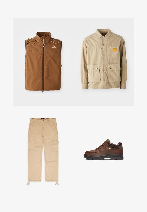 Brun vest med høj krave, frontlynlås og skulderbånd. Fremstillet af letvægtsstof, med et logo på den øverste venstre side.; Replay Inc. SHIRT - Skjorter - khaki; Beige cargo bukser med to forlommer og to sidelommer. Har elastiske snore ved anklerne og forstærkede syninger.; Brun lædersko med et klassisk design, der har snørelukning, grønne detaljer og en robust sort gummisål. GORE-TEX®-mærke synligt.