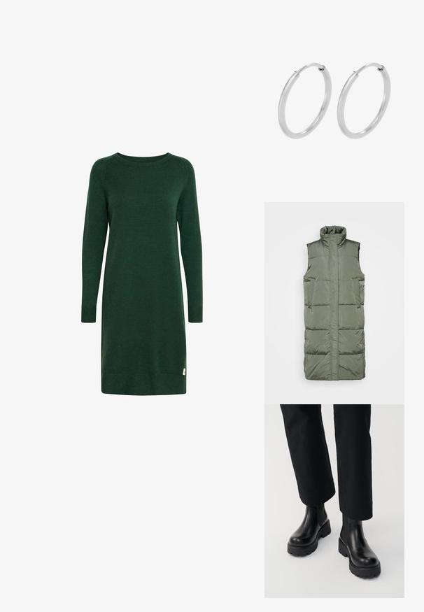 Chaleco sin mangas de plumas en verde oliva, con secciones acolchadas horizontales, cuello alto y dos bolsillos frontales. Material suave y ligero.; Vestido verde de punto con mangas largas, escote redondo y puños acanalados. Presenta una pequeña etiqueta con el logo cerca del dobladillo.; Persona que lleva botas de tacón grueso de cuero negro combinadas con pantalones negros de pierna recta sobre un fondo blanco.; Pendientes de aro de plata, forma circular, textura lisa y brillante, y ancho constante en toda su extensión. Diseño minimalista sin acentos adicionales.