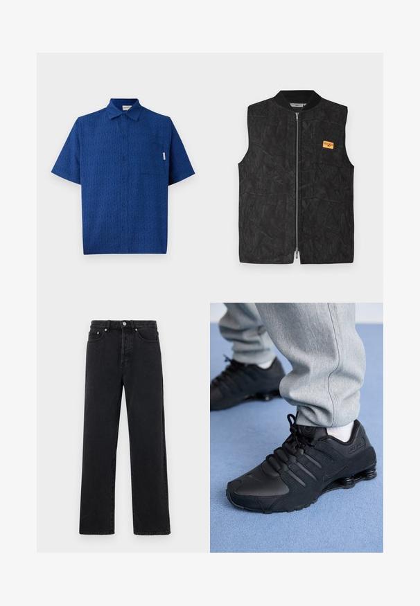 Zwart vest met ritssluiting, gestructureerd patroon en een klein oranje label. Ontworpen met een ronde kraag en zonder mouwen.; Korte mouwen blauwe shirt van een gestructureerde stof met een subtiel patroon, een knoopsluiting aan de voorkant en een enkele borstzak.; Zwarte denim jeans met rechte pijpen en een hoge taille, voorzien van vijf zakken en sluiting met metalen knoop. De stof heeft een gladde textuur en een lichte glans.; Persoon in zwarte Nike Shox sneakers en een grijze joggingbroek staand op een lichtblauw tapijt.