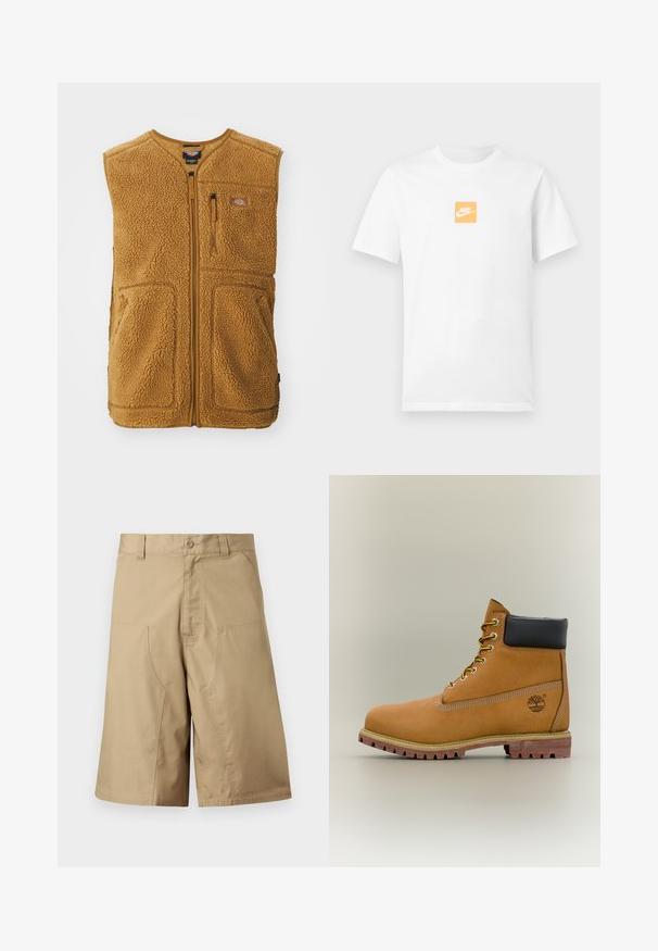 Brun sherpa fleece vest med frontlynlås, tre lommer og et lille logo-patch på øverste venstre bryst.; Hvid kortærmet bomuldst-shirt med lille orange firkant på brystet, der har hvidt Nike-logo og swoosh.; Khaki shorts med lige pasform, lavet af letvægtsstof, der har to forlommer og knaplukning i taljen.; Brun læderankelstøvle med sort krave, gule snørebånd og tanfarvet sål. Har logo og hvide syninger som detalje. Robust ydersål med greb.