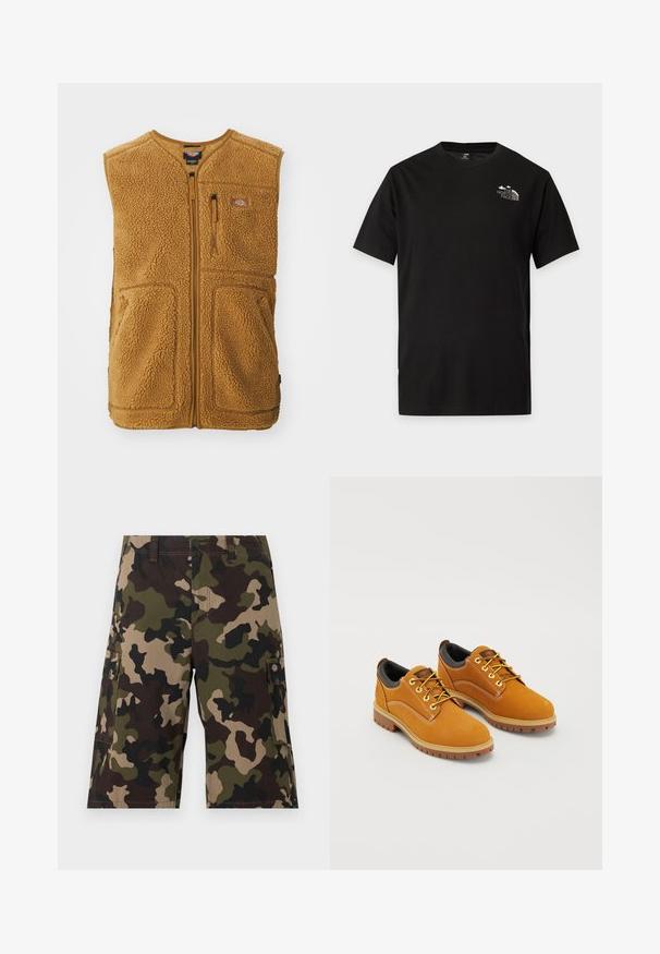Brun sherpa fleece vest med frontlynlås, tre lommer og et lille logo-patch på øverste venstre bryst.; Sort t-shirt med korte ærmer og rund hals med lille hvidt The North Face-logo på øverste venstre bryst.; Herreknælange cargoshorts med camouflage i grønne, brune og beige nuancer, med flere lommer og knaplukning.; Brune ruskindssko med rund tå, gule snørebånd, en polstret sort krave og gummisåler med skridsikre riller.
