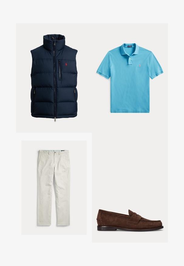 Marineblaue Steppweste mit hohem Kragen, durchgehendem Frontreißverschluss, Reißverschluss an der Brusttasche, zwei Reißverschlüssen an den Seitentaschen und kleinem roten Logo auf der Brust.; Hellblaues Polohemd mit kurzen Ärmeln, zwei Knöpfen und kleinem pinkfarbenem Sticklogo auf der linken Brust.; Hellbeige gerade Hose mit Eingrifftaschen, Gürtelschlaufen und Knopfverschluss, flach auf weißem Hintergrund dargestellt.; Brauner Wildleder-Pennyloafer mit niedrigem Absatz und sichtbarer Naht an Zehen-, Seiten- und Rückbereich, dargestellt auf hellem, einfarbigem Hintergrund.