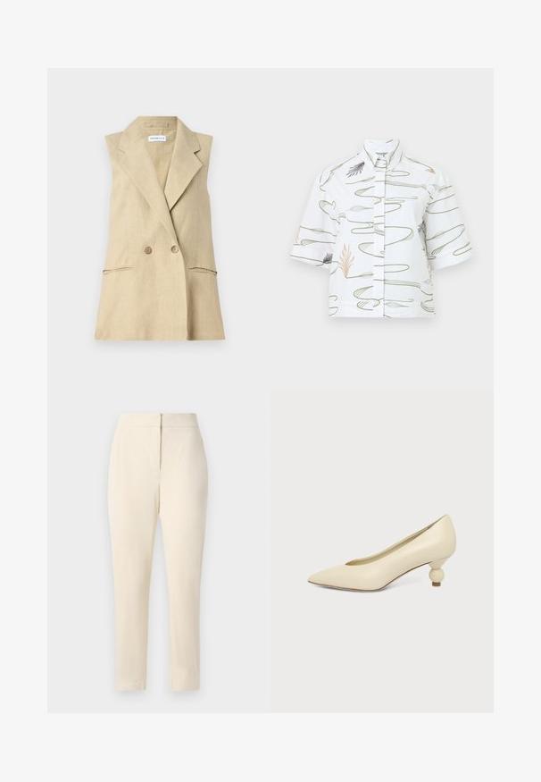 Beige linned løsslås blazer med klippakrage, dobbeltknaplukning og to forlommer. Glat tekstur.; Kortærmet hvid skjorte med botanisk print i grøn og fersken, med en opretstående krave og lige snit.; Krèmefarvede lige bukser med en tætsiddende talje og skjult lynlåslukning foran, præsenteret på en ensfarvet baggrund.; Kremfarvet damesko med spids snude og lav hæl, hvor hælen er rund og kugleformet, på en ensfarvet baggrund.