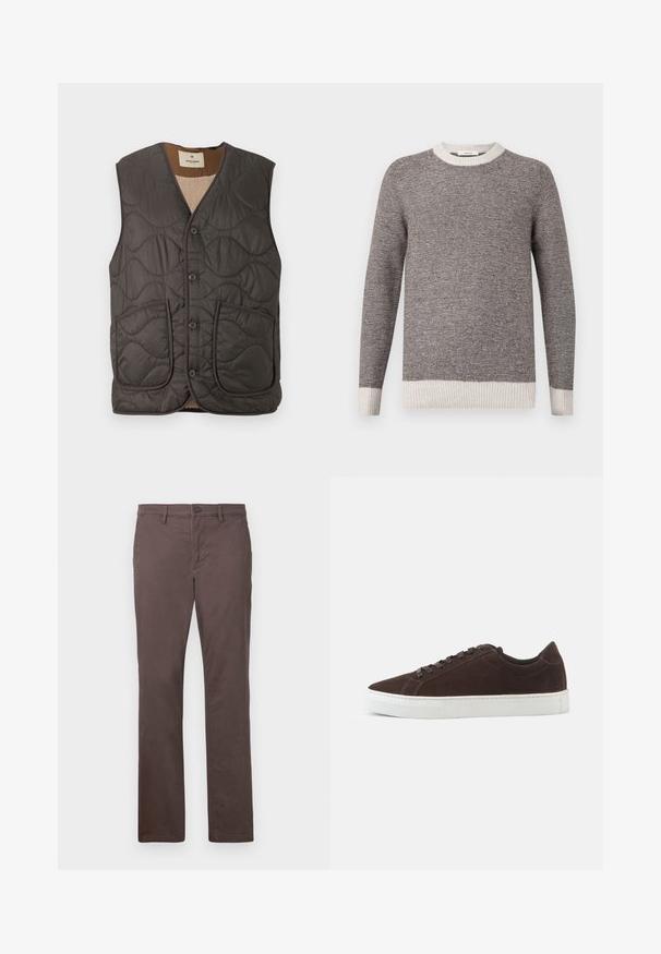 Gevulde mouwloze vest in donkergrijs, met twee voorzakken, vijf knopen en een zachte beige voering. Textuur is glad met een golvend patroon.; Grijs en roomkleurig gestreepte trui, ribbelboord bij de ronde halslijn en mouwen. Zachte textuur met horizontale strepen, met een relaxed fit.; Bruine katoenbroeken met een rechte pijp, knoopsluiting en zijzakken. Gladde textuur en strakke lijnen.; Donkerbruine suede lage sneaker met bijpassende veters en dikke witte rubberen zool, zijaanzicht op een effen achtergrond.