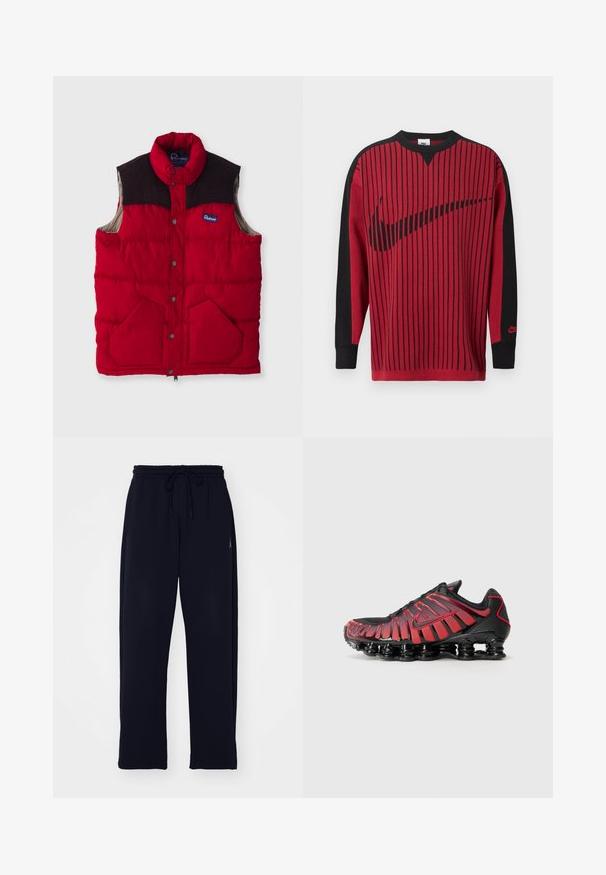 Rote gepolsterte Weste mit hohem Kragen, dunkelbraunen Schulterelementen, Druckknöpfen und zwei Fronttaschen, mit einem Nylon-Außenmaterial und weicher Innenseite.; Roter Strick-Sweatshirt mit schwarzen vertikalen Streifen, schwarzen Ärmeln und einem schwarzen Nike-Logo. Verfügt über einen Rundhalsausschnitt und gerippte Bündchen.; Schwarze Sweatpants aus weichem Stoff. Mit einem elastischen Bund und einem Kordelzug sowie seitlichen Taschen. Gerades Bein-Design.; Schwarze und rote Sportschuhe verfügen über ein Mesh-Obermaterial mit vertikalen Streifen und einem gepolsterten Kragen, unterstützt von einer markanten, segmentierten Sohle.