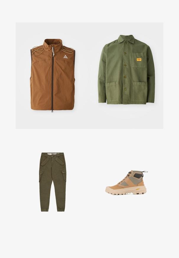 Gilet marron avec col montant, fermeture éclair à l'avant et liens d'épaule. Fabriqué en tissu léger, avec un logo sur le côté supérieur gauche.; Veste verte olive en coton épais, avec un col pointu, des boutons à l'avant et deux grandes poches plaquées. Comprend un petit patch avec un logo.; Pantalons cargo vert olive avec des jambes fuselées, dotés de plusieurs poches à rabat, d'une fermeture à bouton et de poignets élastiques ; en coton texturé.; Bottines de randonnée beiges avec une finition texturée, accents en mailles grises et une semelle beige robuste. Comprend un tirette et le logo Vibram sur le côté.