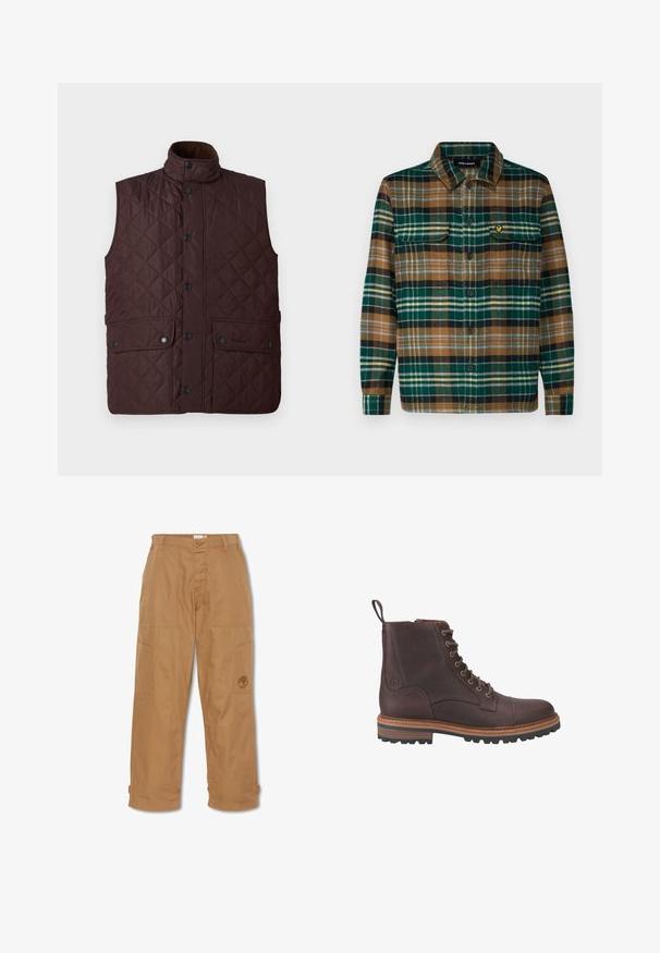 Bruine gewatteerde vest met een hoge kraag, drukknoopsluiting en twee voorzakken. Heeft een ruitpatroon en een gladde textuur.; Geruite flanellen overhemd in groen, bruin en zwart met een knoopsluiting aan de voorkant, twee borstzakken en een klein geborduurd logo op de linker zak.; Khaki werkbroek, gemaakt van duurzaam materiaal, heeft meerdere zakken, een knoopsluiting en een geborduurd logo op de dij.; Bruine leren veterschoenen tot boven de enkel met een gestructureerde afwerking, contrasterende beige zolen en metalen veteroogjes. Voorzien van een trekkoordje voor gemakkelijk aan- en uittrekken.