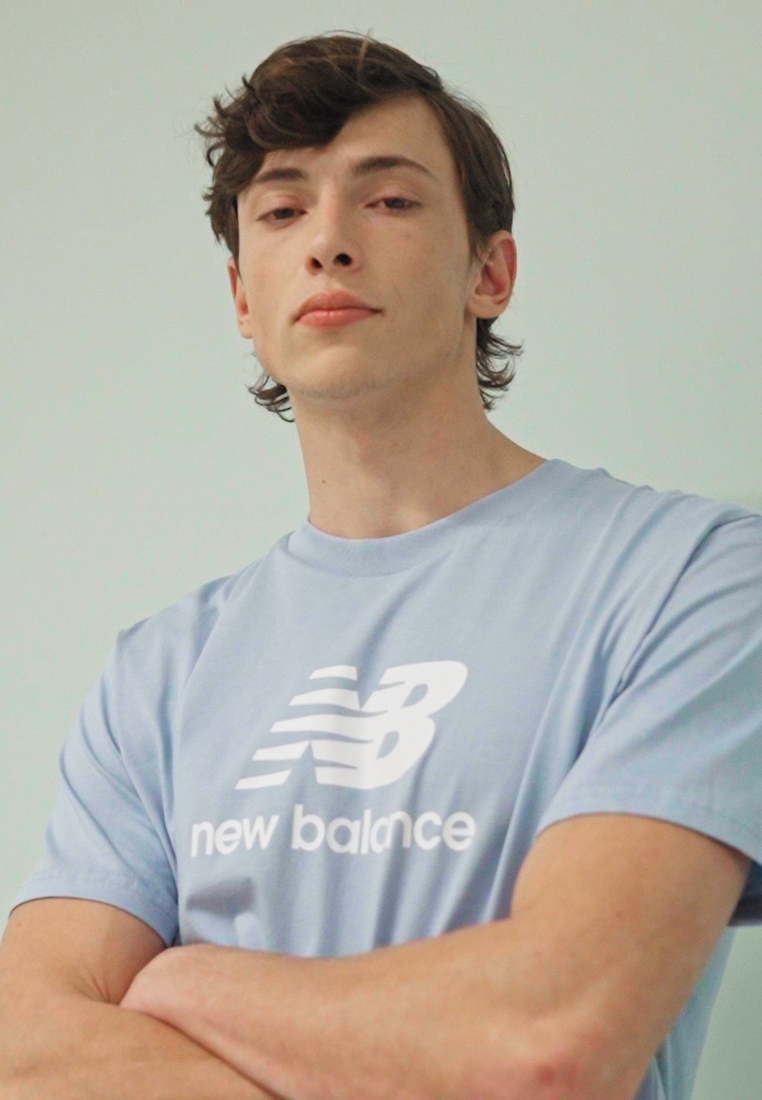 New Balance ESSENTIALS STACKED LOGO Tshirts print lay/blå Zalando.dk