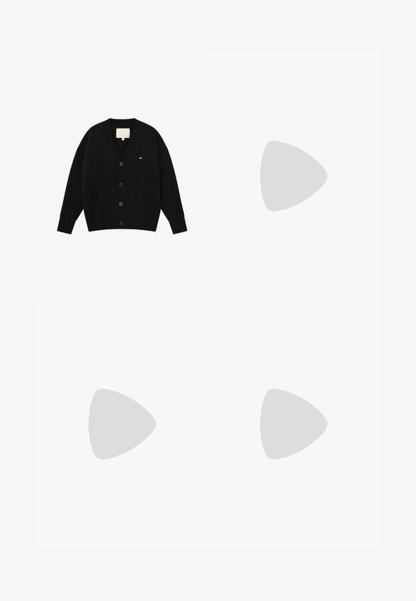 Schwarze gerippte Strickjacke mit V-Ausschnitt, fünf großen Knöpfen und einem kleinen dekorativen Logo auf der linken Brust. Hergestellt aus einem strukturierten Strickmaterial.; Schwarzes Baumwoll-T-Shirt mit Rundhalsausschnitt, kurzen Ärmeln und geradem Saum. Glatte Textur; schlichtes, ungeschmücktes Design.; Helle beigefarbene Cargo-Hosen mit elastischem Bund, verstellbarem Kordelzug und Reißverschluss an den Unterschenkeln. Glattes Material mit Seitentaschen.; Weiße Ledersneaker mit einer strukturierten Gummi-Zehenkappe, drei seitlichen Streifen und einem gepolsterten Kragen. Flache weiße Schnürsenkel und ein minimalistisches Design.; Metallgestellte Sonnenbrille mit ovalen grünen Gläsern. Dünner silberner Metallrahmen und schwarze Ohrstücke. Minimalistisches Design, keine sichtbaren Logos.