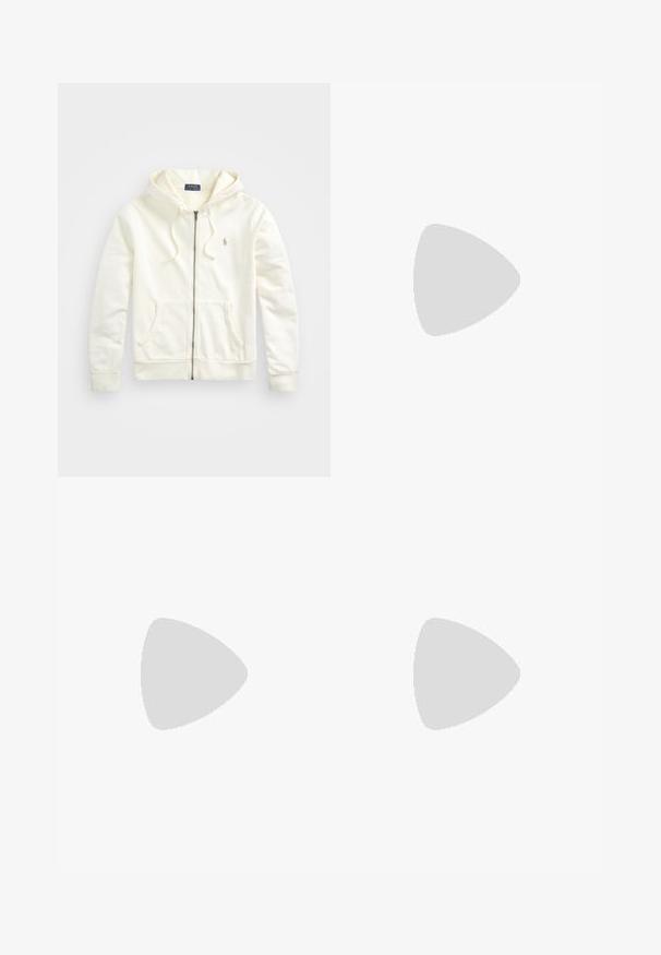 Bela zip-up kapuca z vrvico, sprednji žepi, rebrasti manšeti in majhnim vezenim logotipom na levi strani. Mehka bombažna tkanina.; Zeleni polo majica iz bombaža, z značilnim ovratnikom, gumbnim zapiranjem, kratkimi rokavi in modrim vezenim logotipom na prsih.; Beli chinos iz bombaža, z ravnim sprednjim delom, z zanko za pas, dvema stranskima žepoma in enim zadnjim žepom. Gladka tekstura z ravno nogavico.; Bela nizka športna obutev s črnim petnim delom in črnim logotipom Polo Ralph Lauren na strani, z belimi vezalkami in debelim gumijastim podplatom.