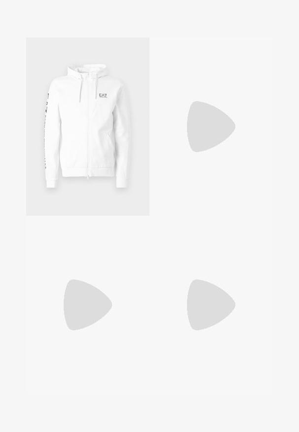 Biela mikina na zips vyrobená z mäkkého materiálu, s predným zipsom, dvoma bočnými vreckami a čiernym logom EA7 na hrudi a rukáve.; Biela bavlnená tričko s okrúhlym výstrihom a krátkymi rukávmi, na prednej strane s potlačou zlatého loga EA7 Emporio Armani.; Čierne cargo nohavice s elastickým pásom, bočnými vreckami a malým logom na ľavej nohe. Vyrobené z ľahkej, hladkej tkaniny.; Biele kožené tenisky s hladkým povrchom, okrúly špičkový dizajn, ploché šnúrky a textúrovaná podrážka. Obsahujú jemné logo na päte.