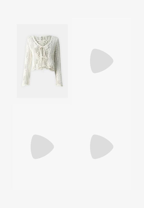 Cardigan court au crochet de couleur crème. Doté de manches longues, d'un décolleté en V profond et d'une fermeture à cordon ajustable à l'avant. Tissu texturé avec une trame ouverte.; T-shirt bleu vu de dessus, mettant en avant un tissu doux avec une texture lisse, des plis drapés et une encolure ronde.; Ballerines tressées beige avec un bout pointu, une semelle plate et des lacets enroulés. La texture est en tricot ouvert, avec une doublure intérieure lisse.; Sac à main blanc avec texture crocodile, quincaillerie dorée, anse supérieure et bandoulière détachable ; présente une fermeture à verrou et un design minimaliste.