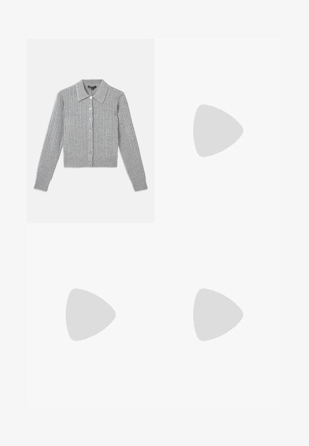 Cárdigan gris con textura acanalada, cuello tipo solapa, cierre frontal de siete botones y detalle adornado en el collar. Textura de punto suave, forma ajustada.; Camiseta blanca corta hecha de una tela suave, con mangas cortas, escote redondo y detalles de ribete en el dobladillo. Diseño simple y sin adornos.; Minifalda negra con un diseño perforado adornado con tachuelas plateadas, que presenta una cinturilla lisa y un dobladillo recto.; Botín de tobillo de charol negro con plataforma chunky y tacón alto en bloque. Presenta un acento de cadena plateada en el lateral. Textura suave.