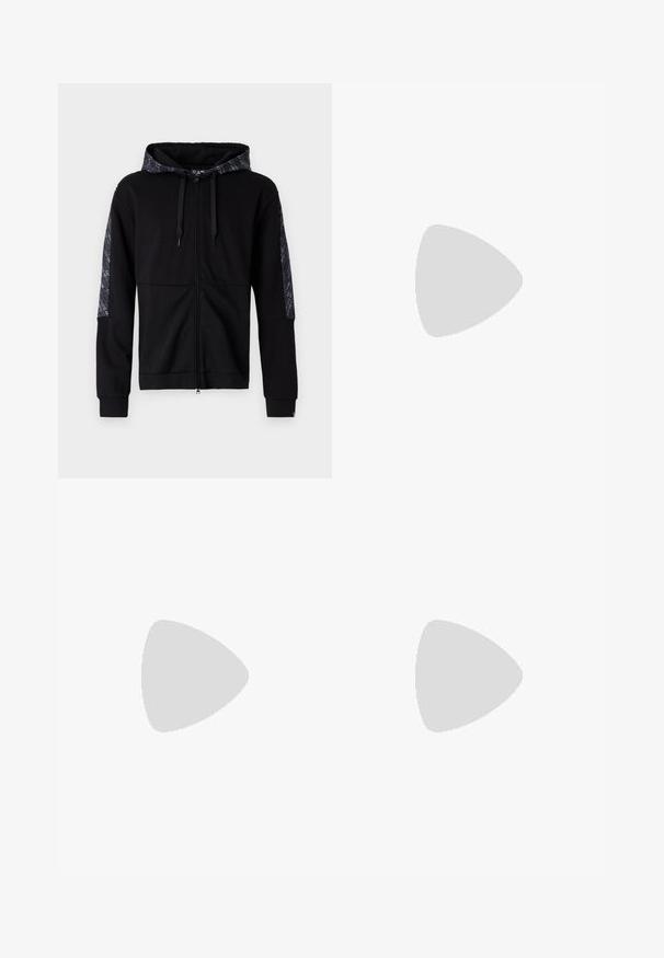 Sort zip-up hoodie med et mønstret hætte og sidelister. Har snoretræk, tætsiddende manchetter og en glat tekstur. Enkel, moderne design.; Sort kortærmet t-shirt med rund hals og lille hvidt "Filling Pieces" tekstlogo på venstre bryst.; Lyse beige jeans lavet af bomuld, med lige ben design, fem-lommers styling og en sølv metalknap lukning.; Sort lædersneakers med grå accenter, hvid gummisål, rund tå og seks sorte øjer til snørebånd. Teksturert sidetavle-detalje.