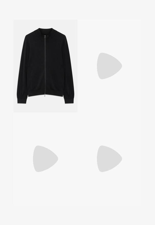 Cardigan nero a maniche lunghe con zip, con collo a girocollo, polsini e orlo a coste, esposto su uno sfondo bianco.; Camicia button-up in tessuto blu scuro con una stampa texturizzata di piccoli motivi bianchi e azzurri, dotata di colletto standard e maniche lunghe.; Pantaloni neri a gamba dritta con chiusura a bottone e zip, passanti per cintura e tasche frontali, esposti su sfondo bianco.; Scarpa nera a mocassino intrecciata con un accentuato in pelle liscia sulla parte superiore, design a punta rotonda e suola in gomma a profilo basso.