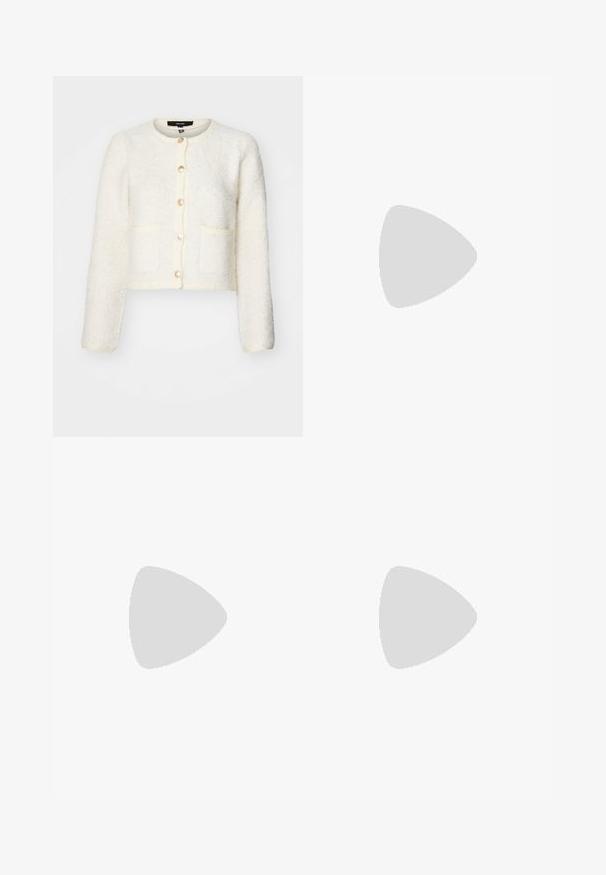 Vit strukturerad kort cardigan med rund halsringning, femknappsslutning, två framfickor och något puffade ärmar.; Blå randig maxiklänning med tunna axelremmar, rynkad midja och en flödande kjol. Tillverkad av ett lätt tyg med en slät yta.; Beige lackläder slingbackklackar med spetsig tå och 5 cm klack, med utskurna sidor och ett tunt ankelband.; Sköldpaddsformade solglasögon med avlånga ovala linser, brunt toning, guldfärgade logotypdetaljer på skalmarna och slanka svarta skaft.