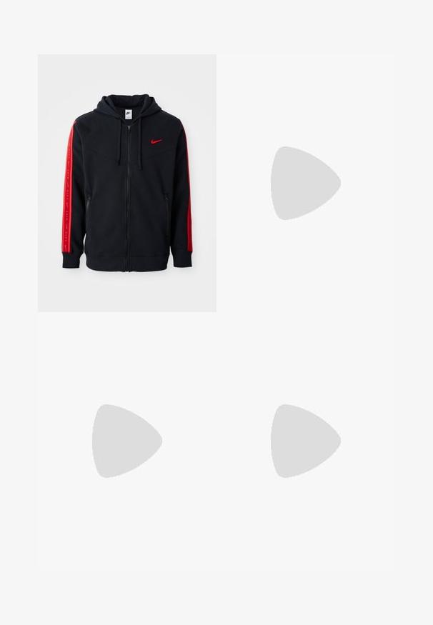 Nike sort zip-up hoodie med røde accenter på ærmerne, kengurulommer og et logo broderet i rødt på brystet.; Hvid kortærmet t-shirt lavet af glat stof. Har en rund hals og et lille sort Nike-logo på venstre bryst.; Hvide athletic shorts lavet af letvægtsstof med et broderet blåt logo og to stjerner på det nederste venstre ben.; Lysblå sportsko med struktureret overdel, sort gummisål og en hvid Nike swoosh med pink accenter. Snøret design, lav silhuet.
