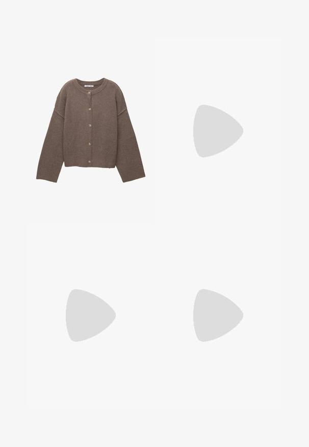 Ruskea neulottu neuletakki pyöreällä pääntiellä, pitkillä dolman-hihansuilla ja viidellä napilla edessä. Resoroitu helma ja hihansuut. Pehmeä koostumus.; Valkoinen poimutettu hihaton toppi, jossa on pyöreä kaula-aukko, suora helma ja sileä, joustava materiaali.; Harmaat farkut suoran lahkeen leikkauksella, kulutettu yksityiskohtia, viisi taskua ja kuparinappi. Vyötärönauha sisältää logotagin.; Urheilukengät, joissa on valkoinen nahkainen päällinen, harmaa mokkanokka ja kolme mustaa raitaa. Ominaisuuksina sininen logo kielekkeessä ja kuvioitu kumipohja.