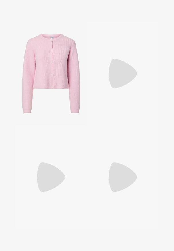 Pieces PCSILLY O NECK  - Cardigan - roseate spoonbill; Hvit kortermet t-skjorte laget av ribbet bomullsstoff. Fitted design med rund hals og en jevn tekstur. Ingen mønstre eller utsmykninger.; Denimshorts i mørkeblå med kontrastfarget oransje søm. Har fem lommer, knappelukking og rett ben-design.; Vagabond JOLIN - Ballerina - black