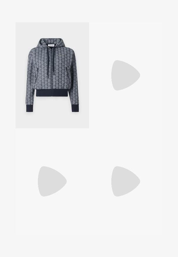 Sweatshirt à capuche court en navy, présentant un motif géométrique, une fermeture éclair sur le devant, des poignets côtelés, et un logo Lacoste sur la poitrine.; T-shirt blanc à manches courtes en tissu côtelé. Col rond, coupe régulière et détails de couture subtils. Aucune motif ni graphique.; Pantalons larges noirs en mélange de coton. Dotés d'un devant plat, de passants de ceinture et de poches latérales. Texture lisse, design ajusté.; Baskets blanches en matériau synthétique lisse, avec un bout arrondi, un design à lacets, une semelle plate et des détails perforés discrets.