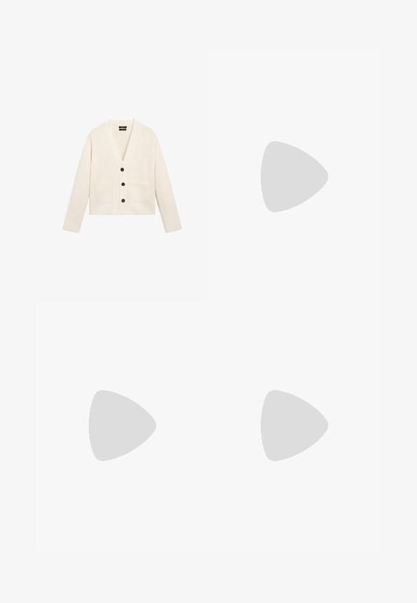 Crèmekleurige gebreide cardigan met lange mouwen, twee voorzakken, diepe V-hals en drie zwarte knopen in het midden.; Witte t-shirt met korte mouwen en een ronde hals, gemaakt van zachte katoenstof, met een gladde textuur en een eenvoudig ontwerp.; Olivengroene legging gemaakt van rekbaar materiaal, met een hoge tailleband, zijzakken en naadloze stiksels voor een soepele uitstraling.; Witte sneaker van glad leer, met een lage profiel, ronde neus, driehoekige zilveren accent en een gestructureerde rubberen zool met zwarte streep.