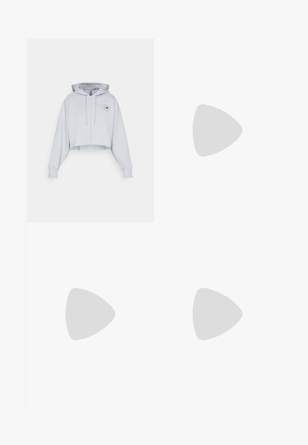 adidas by Stella McCartney HOODIE - Vetoketjullinen college - clear onix; Valkoinen lyhytnäyttöinen urheilupaita, jossa on teksturoitu muotoilu, verkkomateriaali ja pieni logo rintakehän keskialueella.; Valkoiset urheilushortsit, joissa on joustava vyötärö ja säädettävä nyöri. Kevyestä materiaalista valmistettu, sivutaskut ja väljä istuvuus.; Vaaleanharmaat korkeavyöiset vaelluskengät punaisilla nauhoilla, tekstuurilla varustettu sivupaneeli, sininen kumipohja ja tartuntastudut pitoa varten.