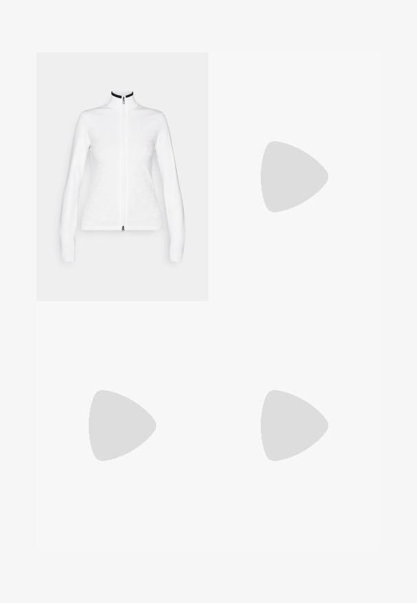 Biely zip-up kabát s vysokým golierom, priliehavým strihom, textúrovaným horným dielom s jemným vzorom a dlhými rukávmi. Zips vpredu.; Biele polo tričko s krátkymi rukávmi, golierom a prednou gombíkovou légou. Čierne akcenty na rukávoch a bočných švoch. Mäkkučká, hladká štruktúra.; Nehy ski nohavice vyrobené z elastického materiálu s vysokým pásom, zipsovými vreckami a vypolstrovanými kolenami pre zvýšenú ochranu.; Biele športové topánky s textúrovaným sieťovaným zvrškom, striebornými akcentmi a ľahkou podrážkou s malými trakčnými hrotmi, označené "ULTRA FLIGHT."