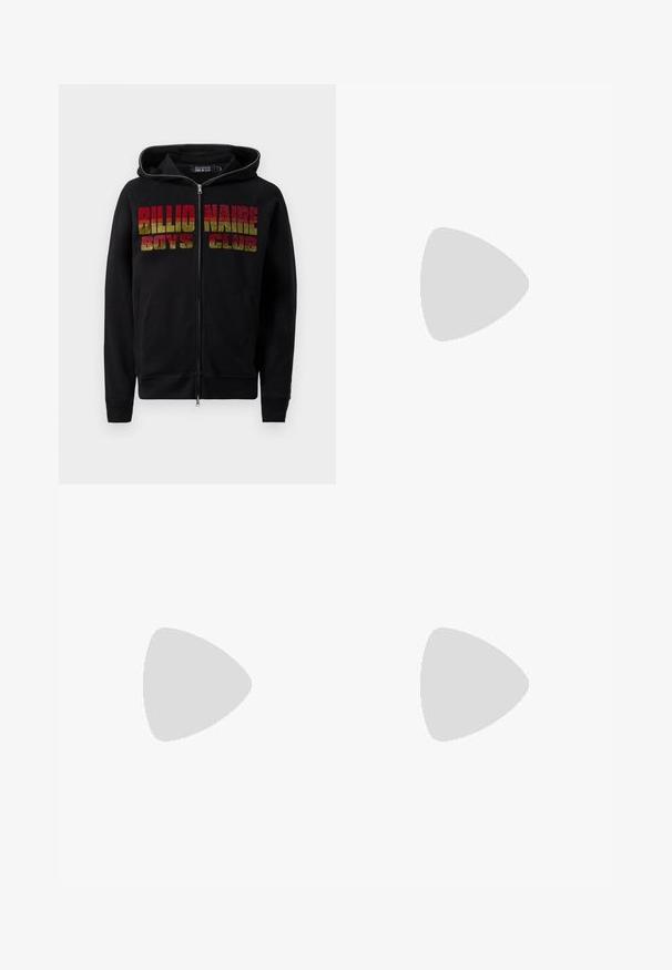 Zwarte zip-up hoodie met een capuchon met koord. De voorkant heeft gedurfde, meerkleurige tekst "Billionaire Boys Club". Het materiaal lijkt zacht en gestructureerd.; Witte katoenen T-shirt met de tekst "Billionaire Boys Club" in een gradientontwerp. Korte mouwen en een ronde hals.; Blauwe denim jeans met een rechte pijp, hoge taille, voorrits en een vijf-pocket ontwerp. De stof heeft een lichte textuur. Geen patronen.; Zwartegeweven instap schoenen met een glad leren accent aan de bovenkant, een ronde neusontwerp en een laag profiel rubberen zool.