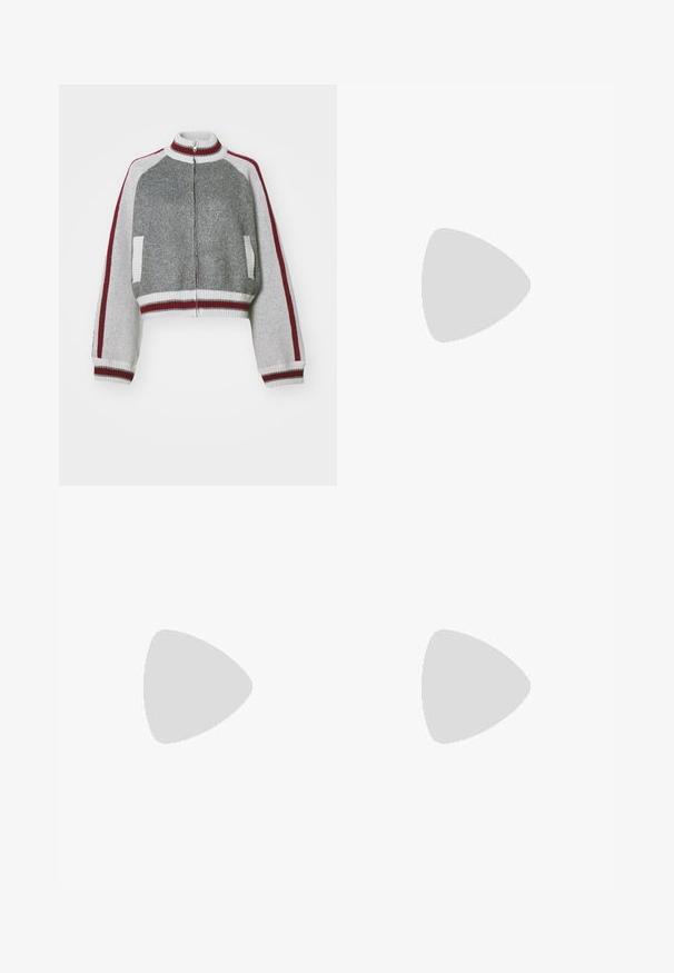 Veste grise courte avec col haut, fermeture éclair intégrale, poignets et ourlet côtelés blancs, et rayures maroon aux épaules et sur les côtés. Tissu texturé.; Top noir à manches courtes en tissu texturé, avec un smock au niveau de la taille et une ourlet à volants. Encolure arrondie.; Jaded London RHEA BLOOMERS - Short - red; Bottine en cuir noir avec une semelle épaisse, accents de boucle et de sangle, et une finition texturée. Équipée d'une languette pour un enfilage facile.; Lunettes de soleil noires de forme ovale avec des verres foncés. Monture en plastique élégante avec des accents texturés sur les branches. Marque sur le côté.